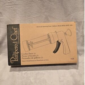 The Pampered Chef Cookie Press 1525 White with 16 Disks Shapes Spritz Maker READ